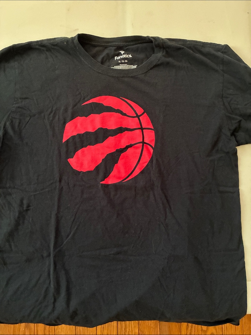 Fanatics Black Crewneck Toronto Raptors  Kyle Lowry Tee